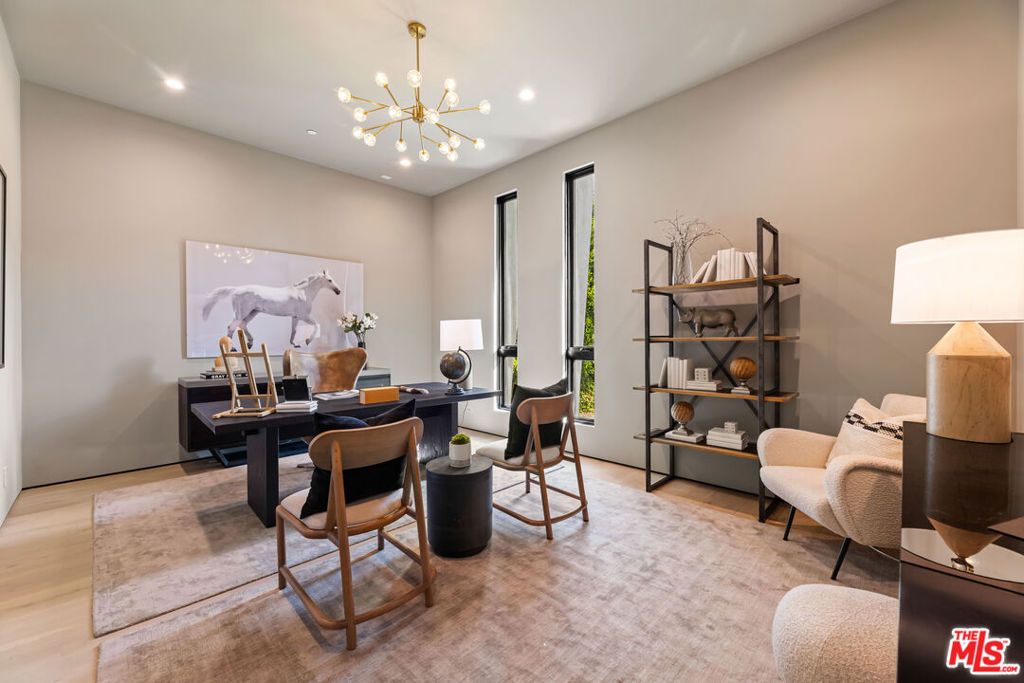 Photo of 11929 Brentwood Grove Drive, Los Angeles, CA 90049 (MLS # 25617067)