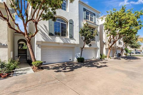 Photo of 39 Cloud Walk Walk, Milpitas, CA 95035 (MLS # 41130022)