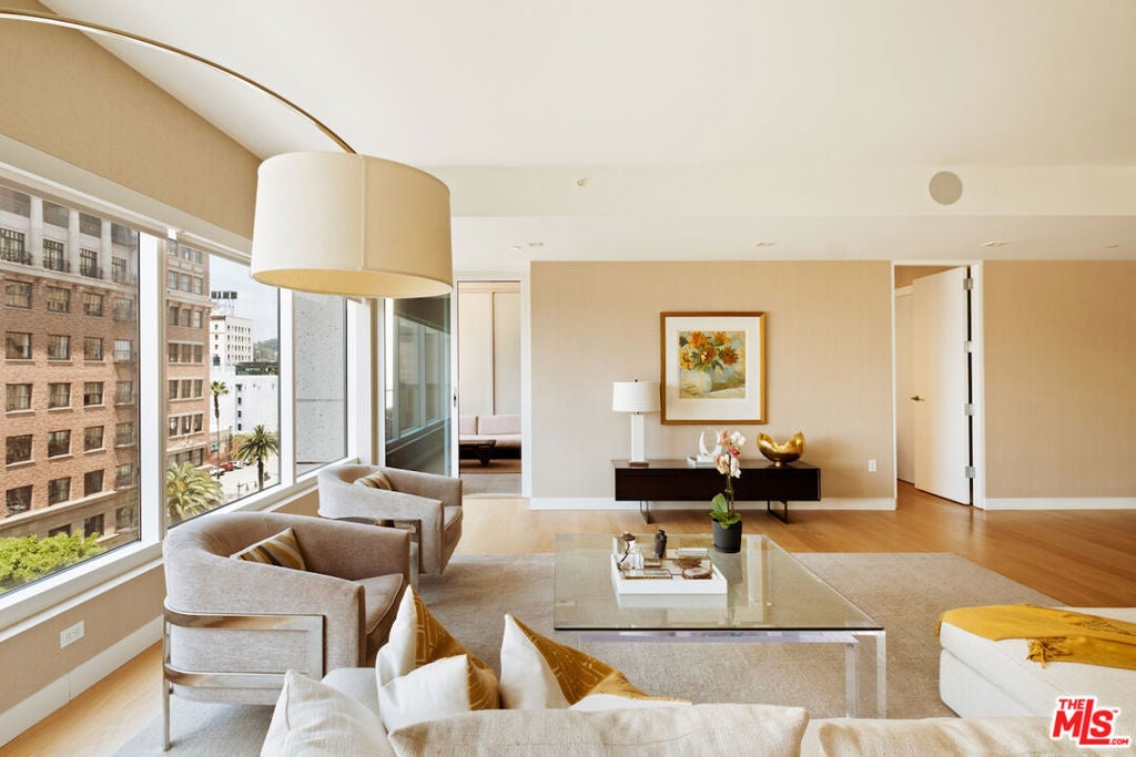 6250 Hollywood Boulevard 8M