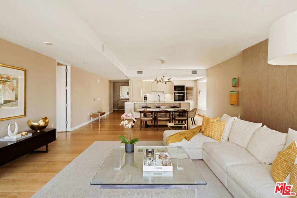 6250 Hollywood Boulevard 8M