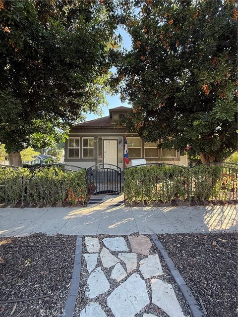 Photo of 4193 5th ST, Riverside, CA 92501 (MLS # SR26130894)