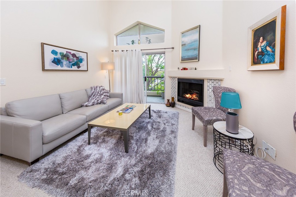 5515 Canoga Avenue 305