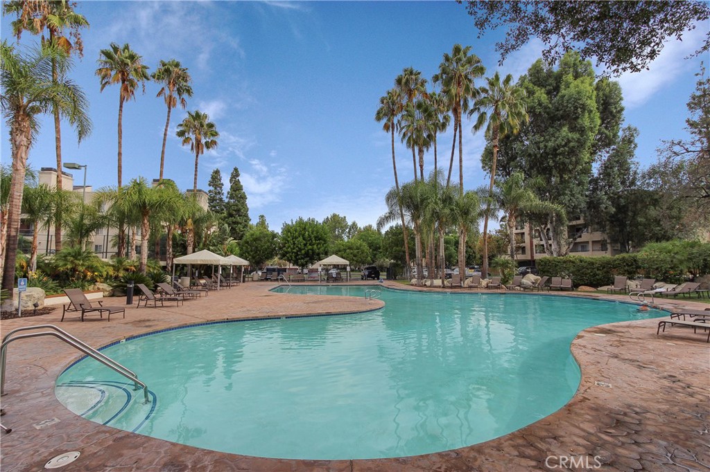 5515 Canoga Avenue 305