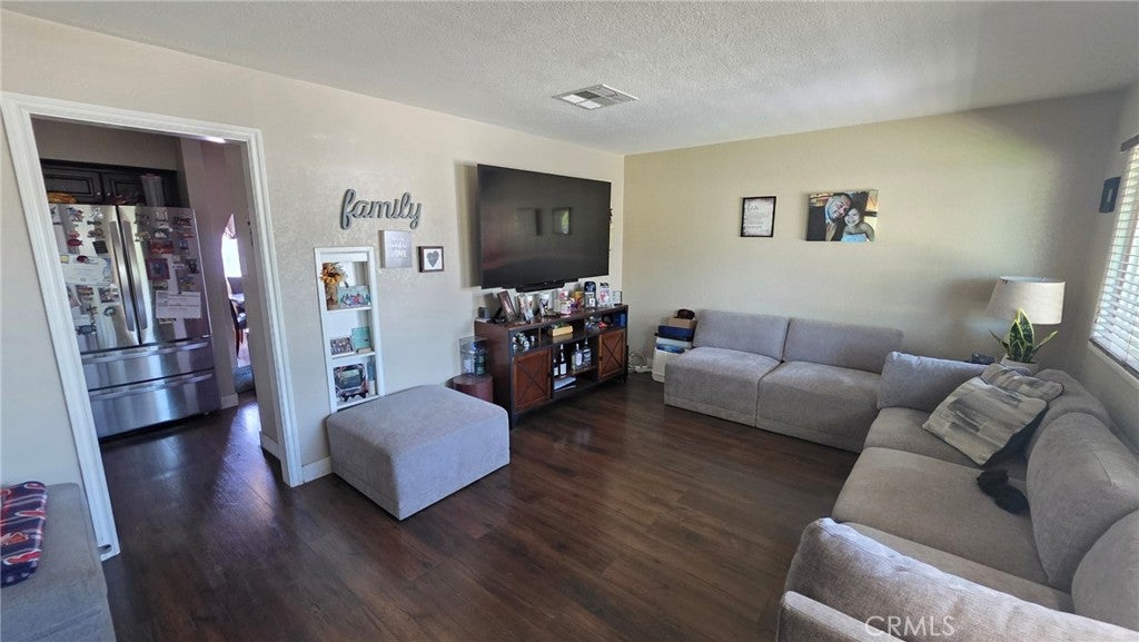 18631 Hawthorne