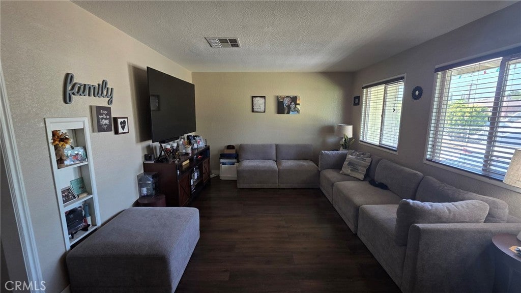 18631 Hawthorne