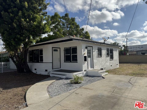 Photo of 11908 Antwerp Avenue, Los Angeles, CA 90059 (MLS # 26981265)