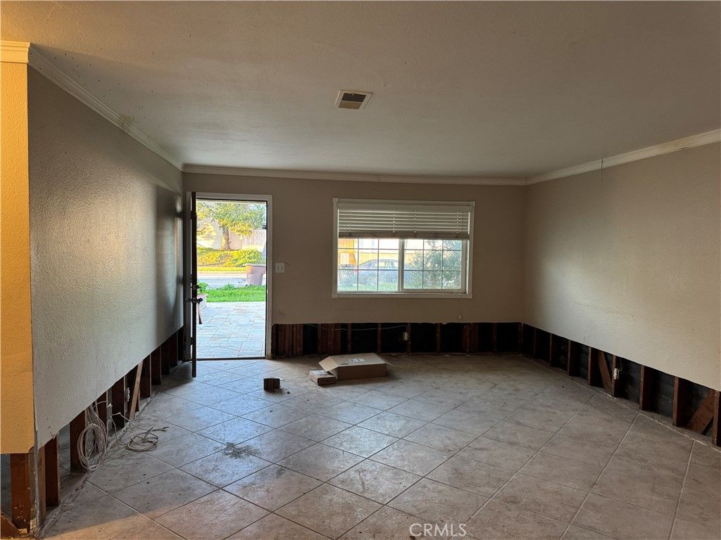 Photo of 3186 E Radcliffe Avenue, Anaheim, CA 92806 (MLS # OC26014529)