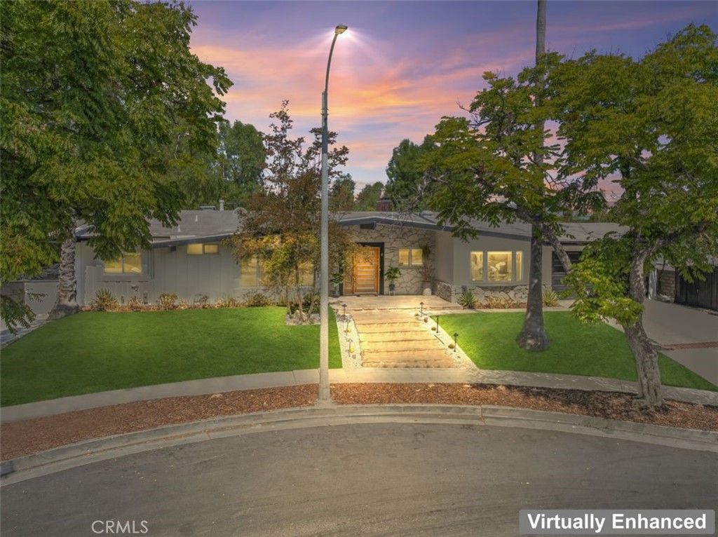 Photo of 23761 Ladrillo Street, Woodland Hills, CA 91367 (MLS # SR25219994)