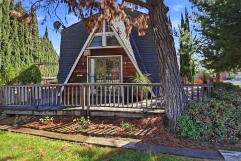 Photo of 702 Minnesota Avenue, San Jose, CA 95125 (MLS # ML82036610)