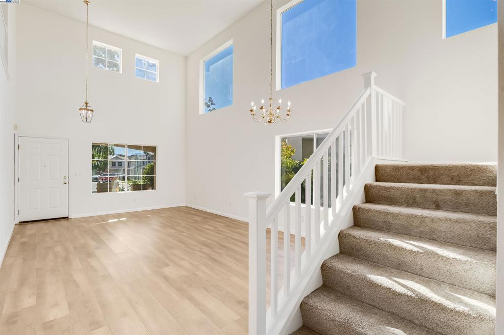 VINE HILL - Residential