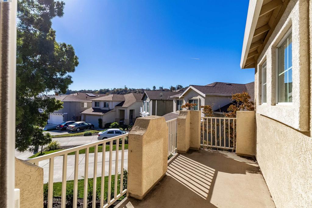 VINE HILL - Residential