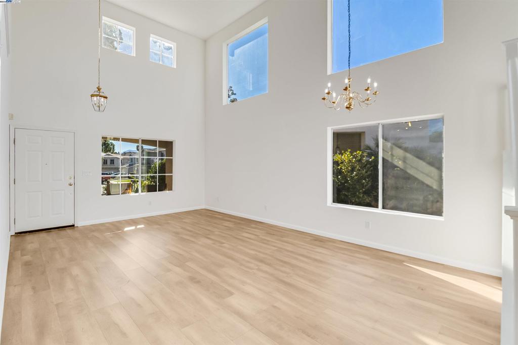 VINE HILL - Residential