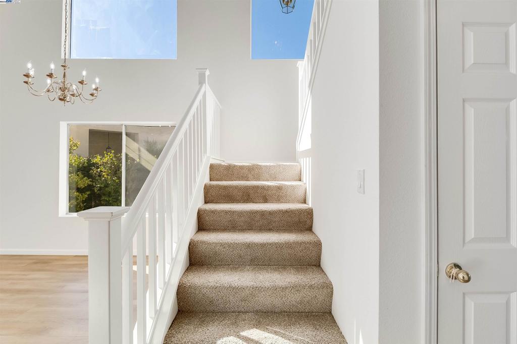 VINE HILL - Residential