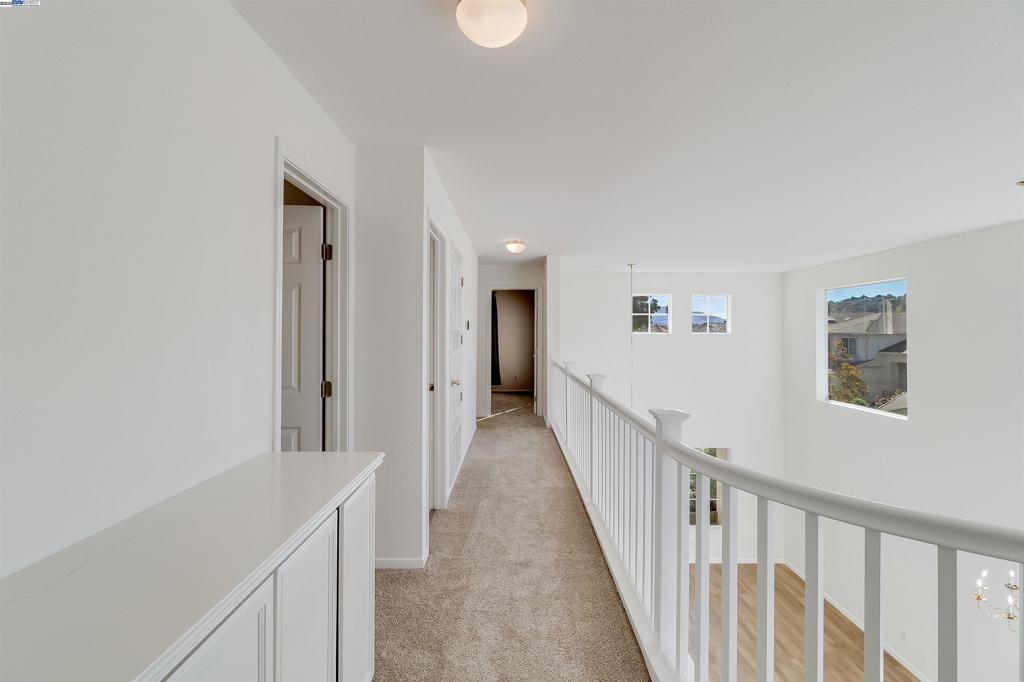 VINE HILL - Residential