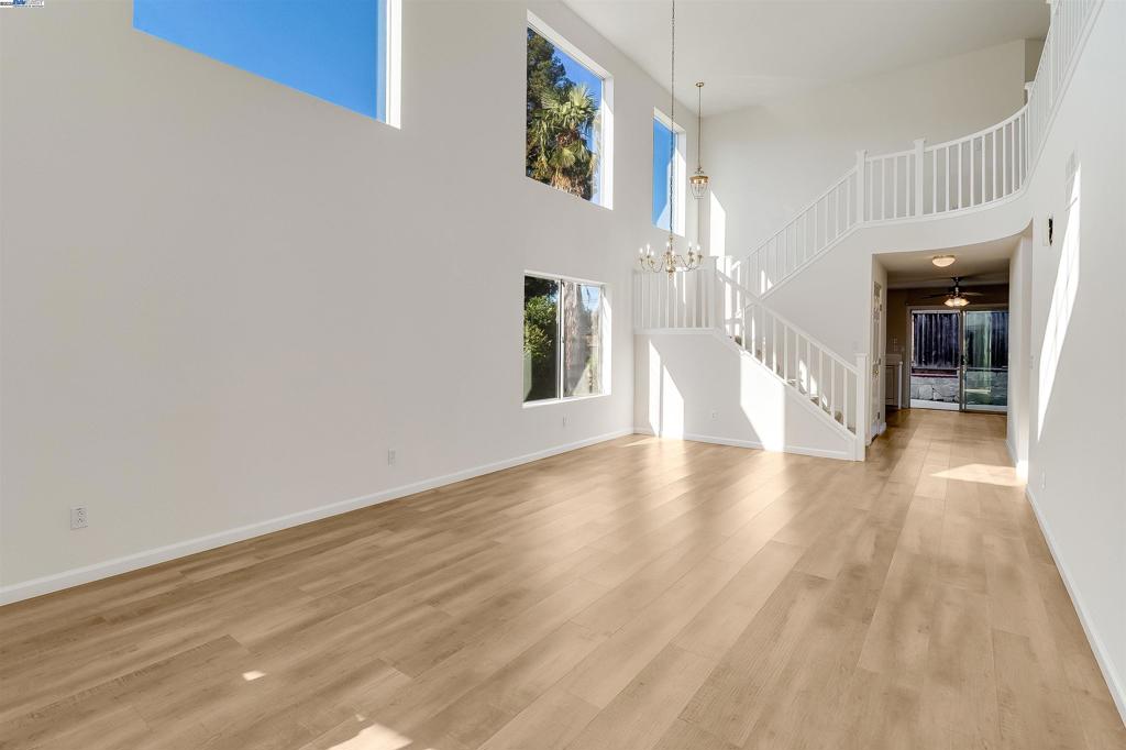 VINE HILL - Residential