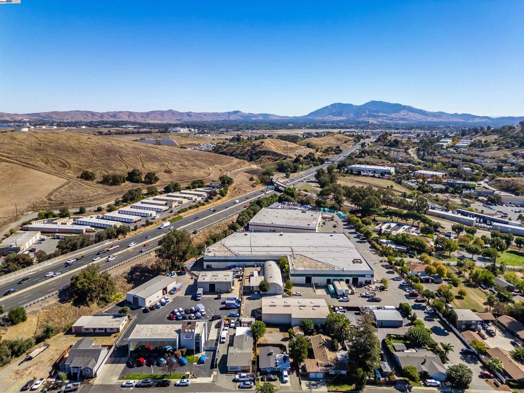 VINE HILL - Residential