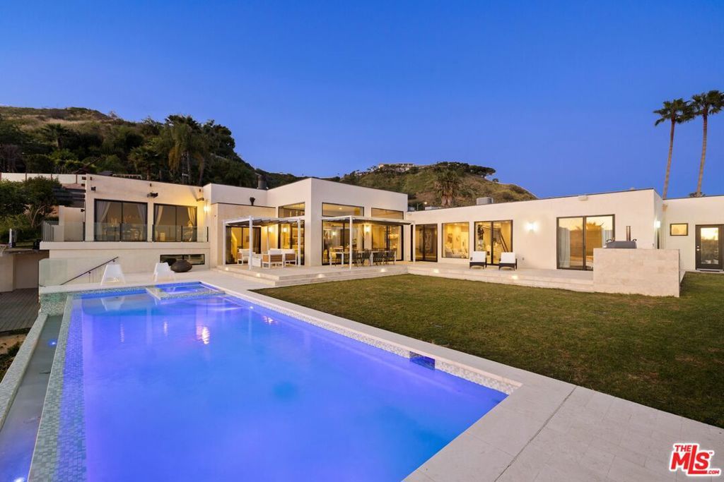 Photo of 971 Enchanted Way, Pacific Palisades, CA 90272 (MLS # 26662517)