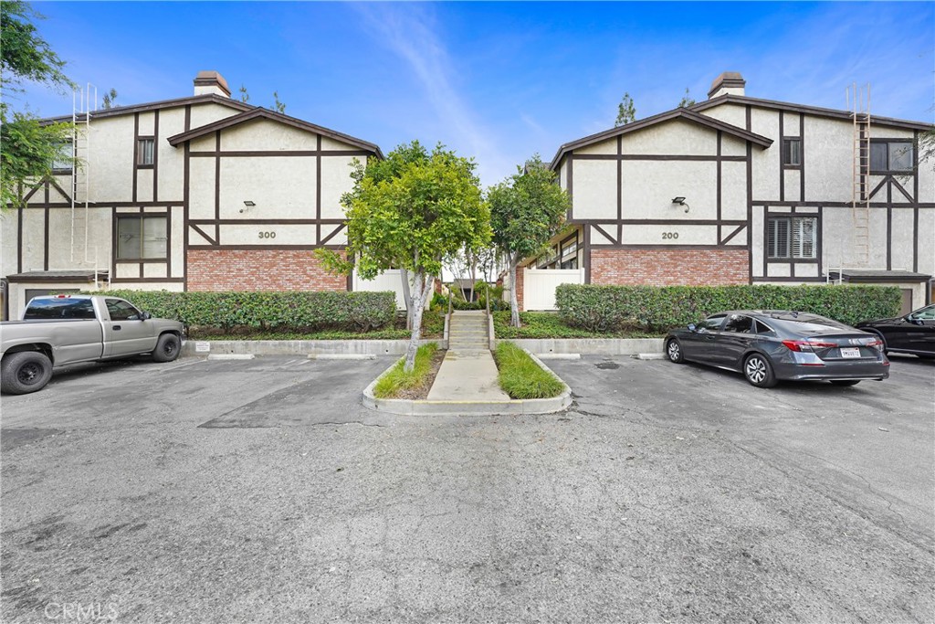 20737 Roscoe Boulevard 203