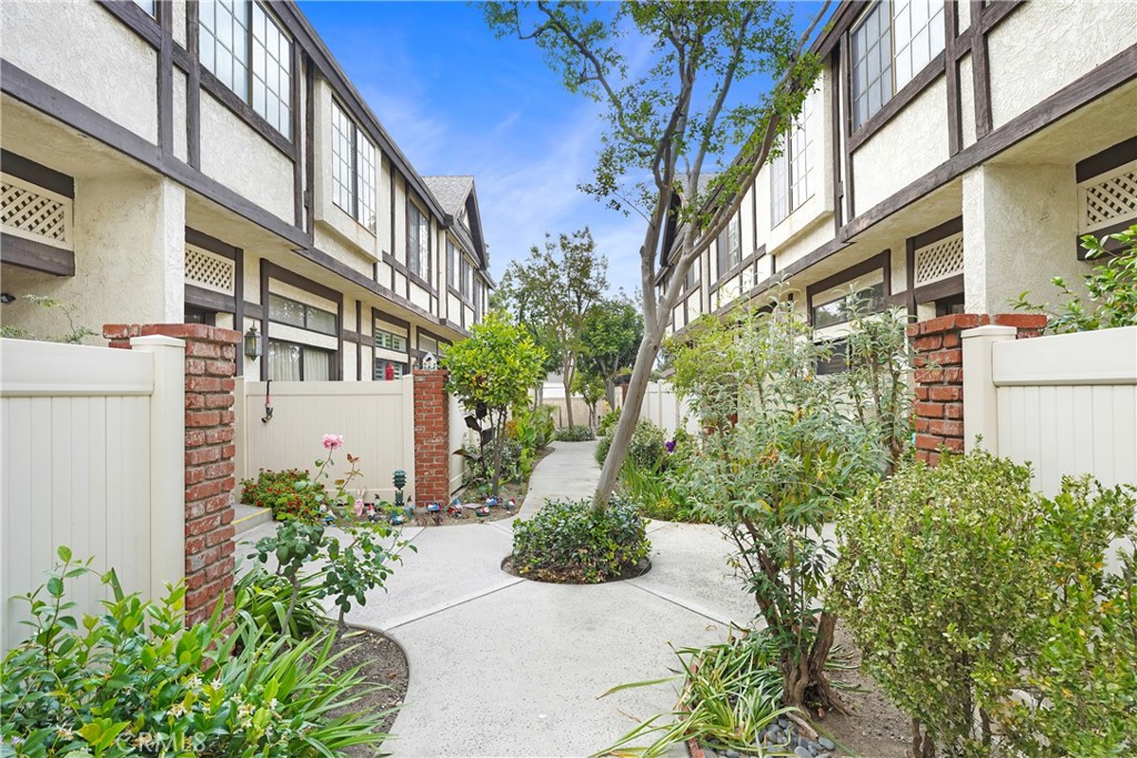 20737 Roscoe Boulevard 203