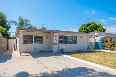 Photo of 218 Warren Avenue, Santa Paula, CA 93060 (MLS # V1-38803)