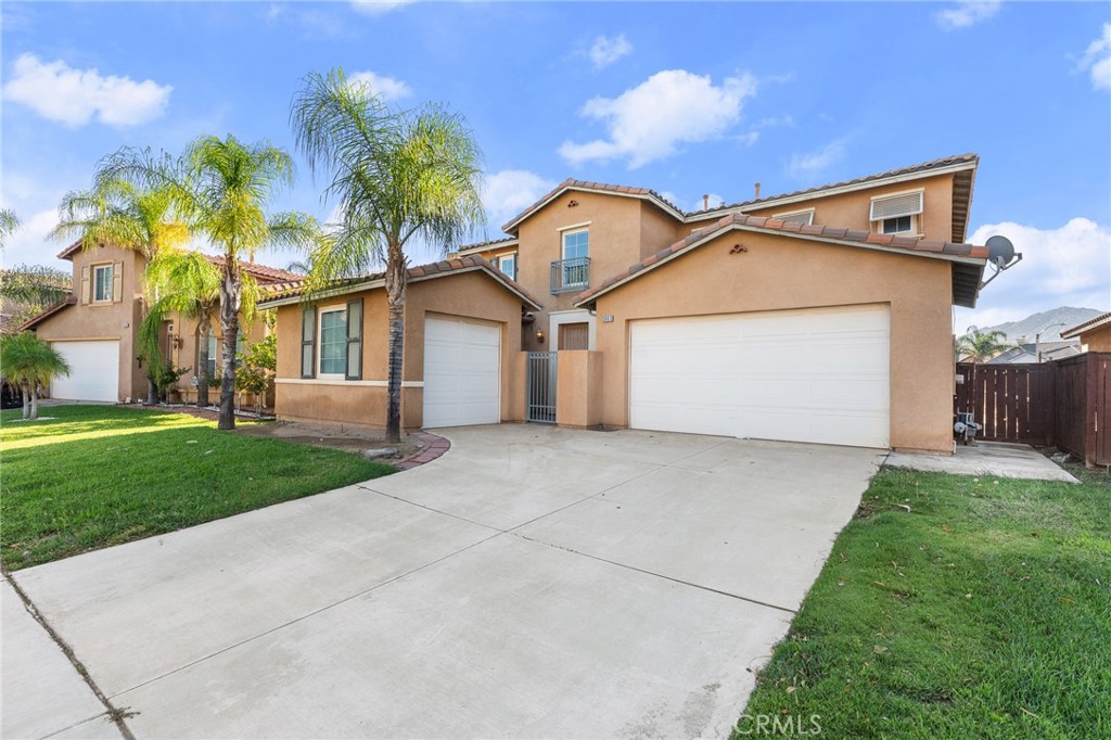 FORMER LARGEST PLAN MODEL HOME WITH A HUGE PREMIUM LOT SIZE. THIS 5-BEDROOM 3-BATH HOME WOULD BE A DREAM HOME FOR A LARGE FAMILY. EVERY DETAIL AND OPTION WAS CONSIDERED WHEN THIS HOME WAS BUILT IN 2004. BRAND-NEW UPGRADED CARPET INSTALLED. DUAL CENTRAL HEAT & A/C SYSTEMS AND MORE! LARGE KITCHEN OPENS UP TO FAMILY AREA WITH FIREPLACE. MASTER BEDROOM HAS A HUGE WALK-IN CLOSET & A JACUZZI TUB. BACKYARD HAS GREAT POTENTIAL TO ADD ON A DREAM POOL AND SPA. THE POTENTIAL WITH THIS LOT SIZE IS UNLIMITED.