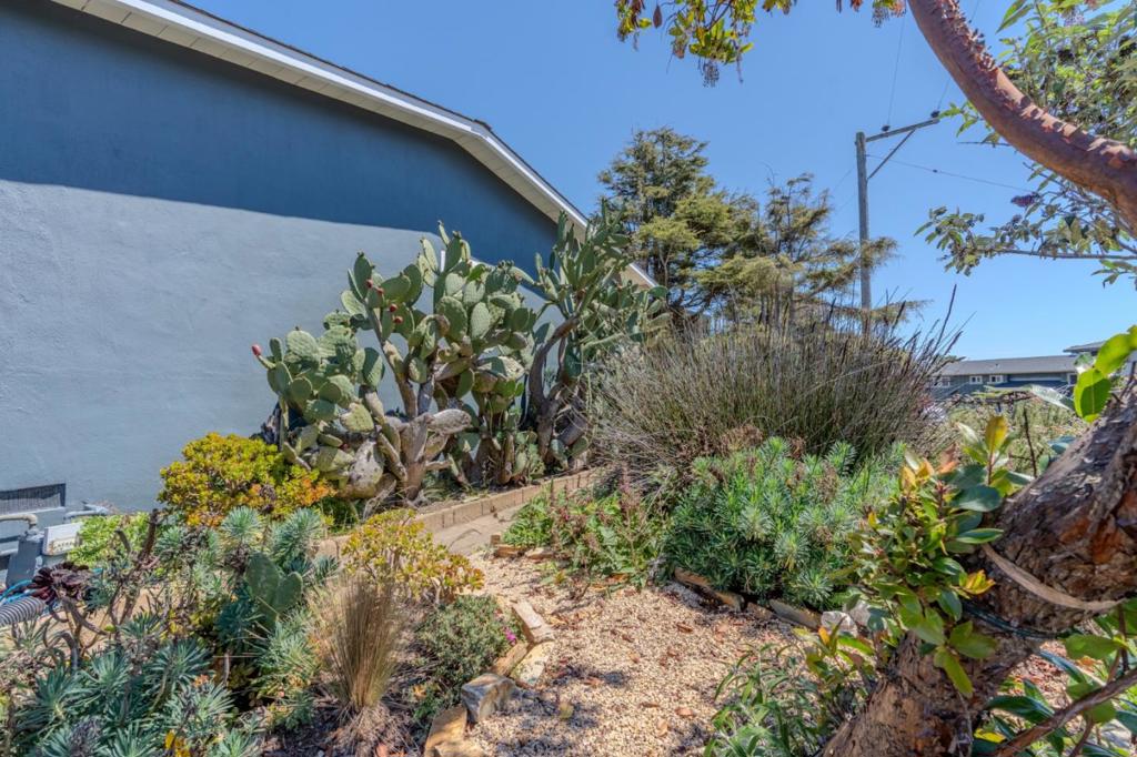 1223 Lerida Way