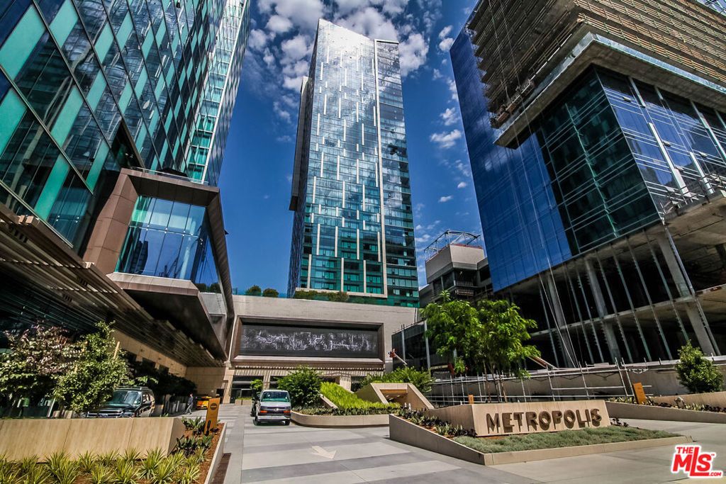 Photo of 889 FRANCISCO Street #905, Los Angeles, CA 90017 (MLS # 25528435)