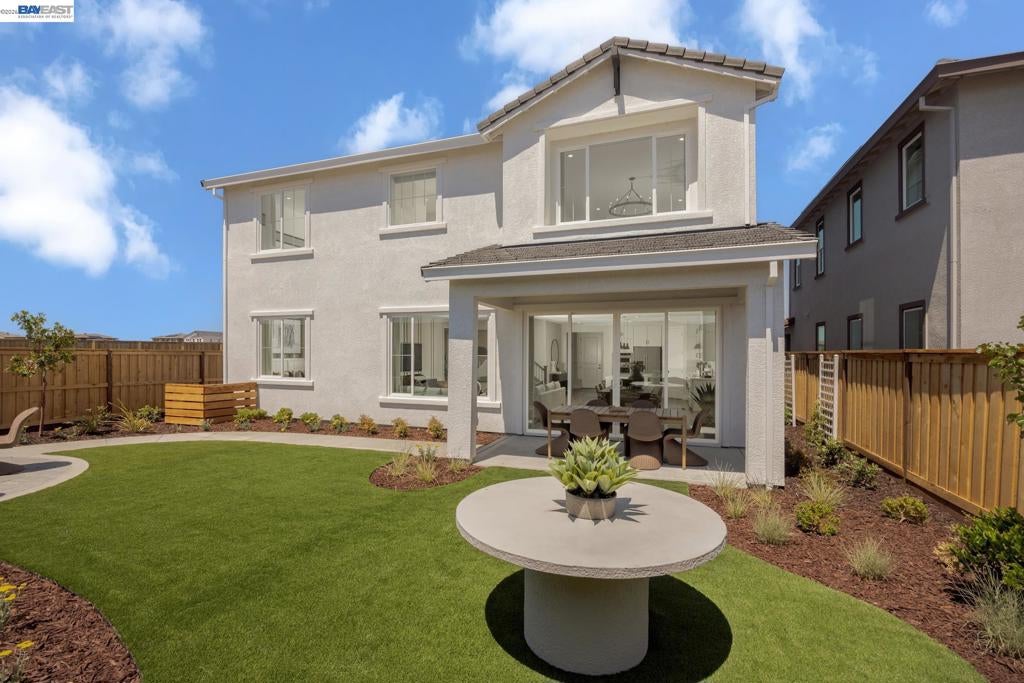 314 E Cyldesdale Court
