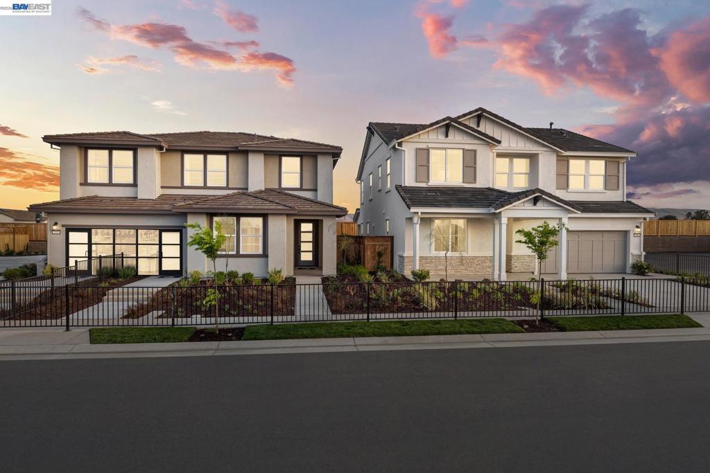 314 E Cyldesdale Court