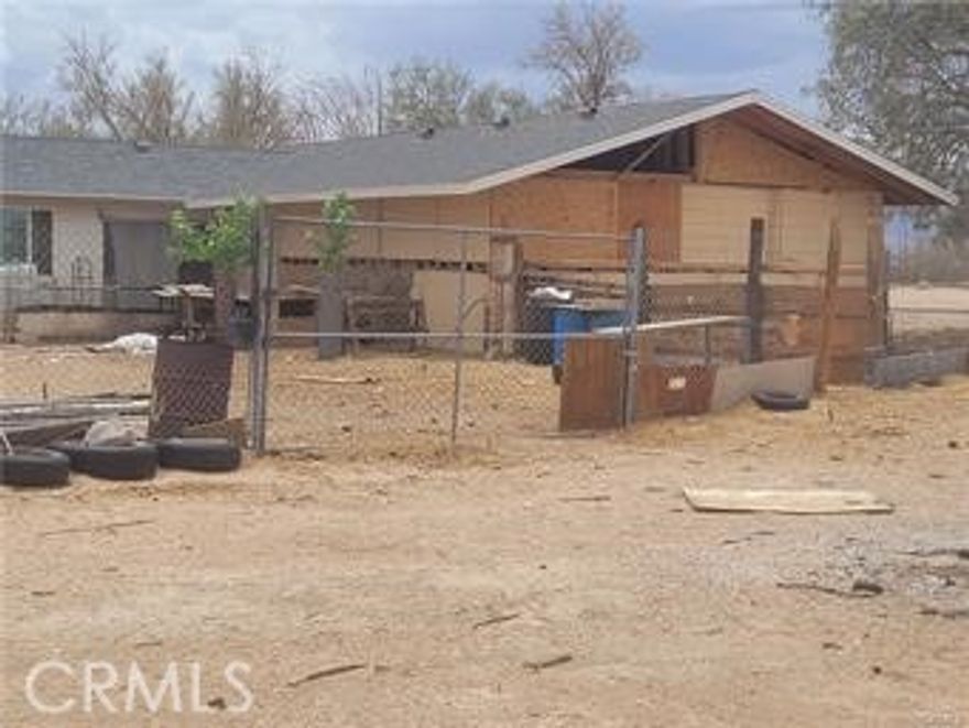 If you like the desert living, this house is waiting for you., Sitting on 10 acres  and with access to the 40 and 15 freeway, this home feature 2 bedrooms 1 bath and one extra addition of more of 1000`.House has a well that  supply water for the whole house.