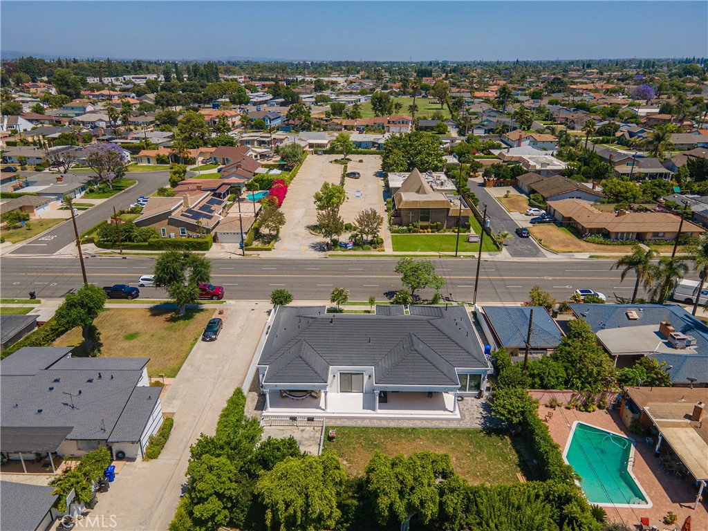 9509 Downey Avenue