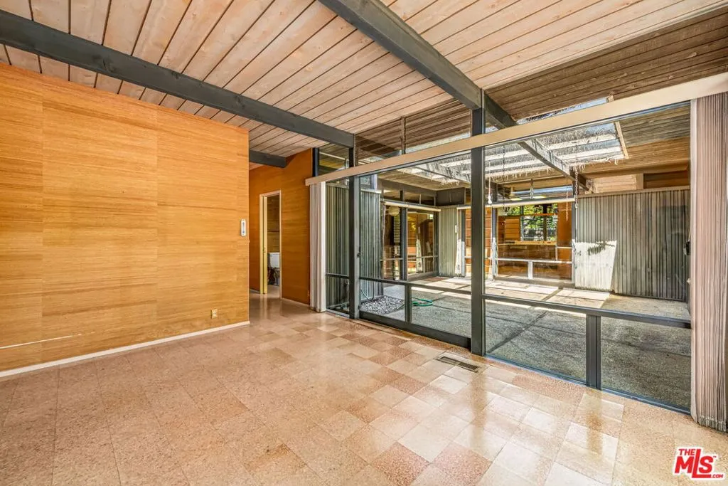 Santa Monica, California 90402, United States, 3 Bedrooms Bedrooms, ,3 BathroomsBathrooms,Residential,Active,133374