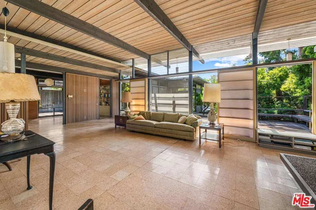 Santa Monica, California 90402, United States, 3 Bedrooms Bedrooms, ,3 BathroomsBathrooms,Residential,Active,133374