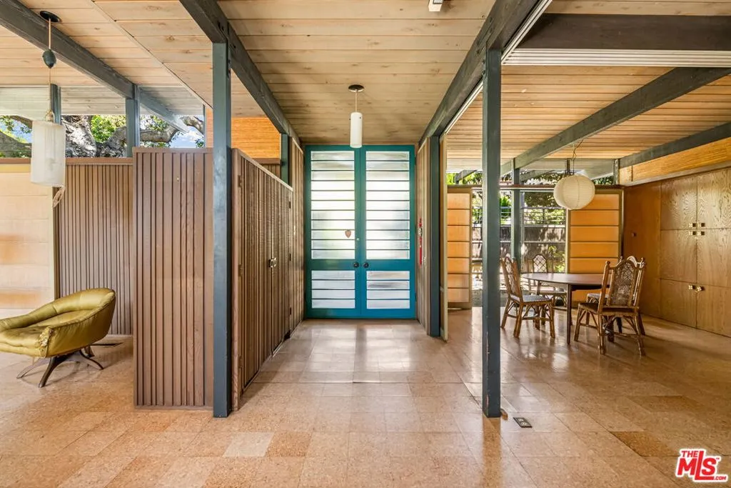 Santa Monica, California 90402, United States, 3 Bedrooms Bedrooms, ,3 BathroomsBathrooms,Residential,Active,133374