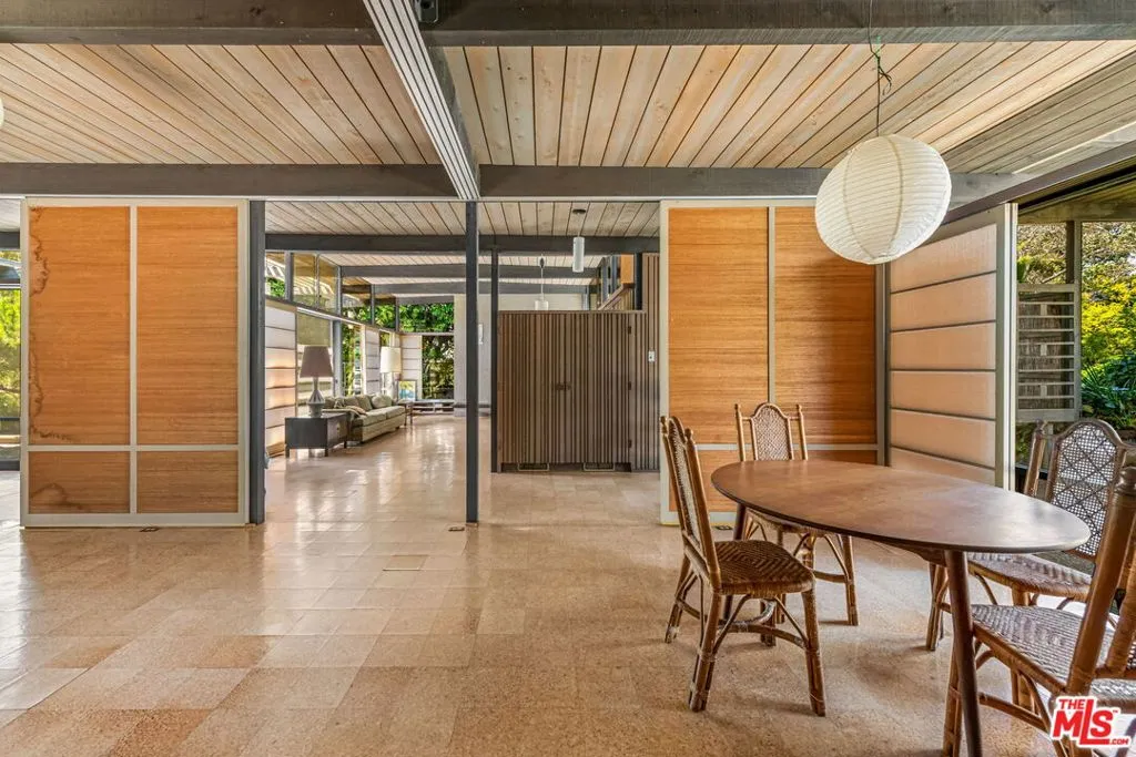 Santa Monica, California 90402, United States, 3 Bedrooms Bedrooms, ,3 BathroomsBathrooms,Residential,Active,133374