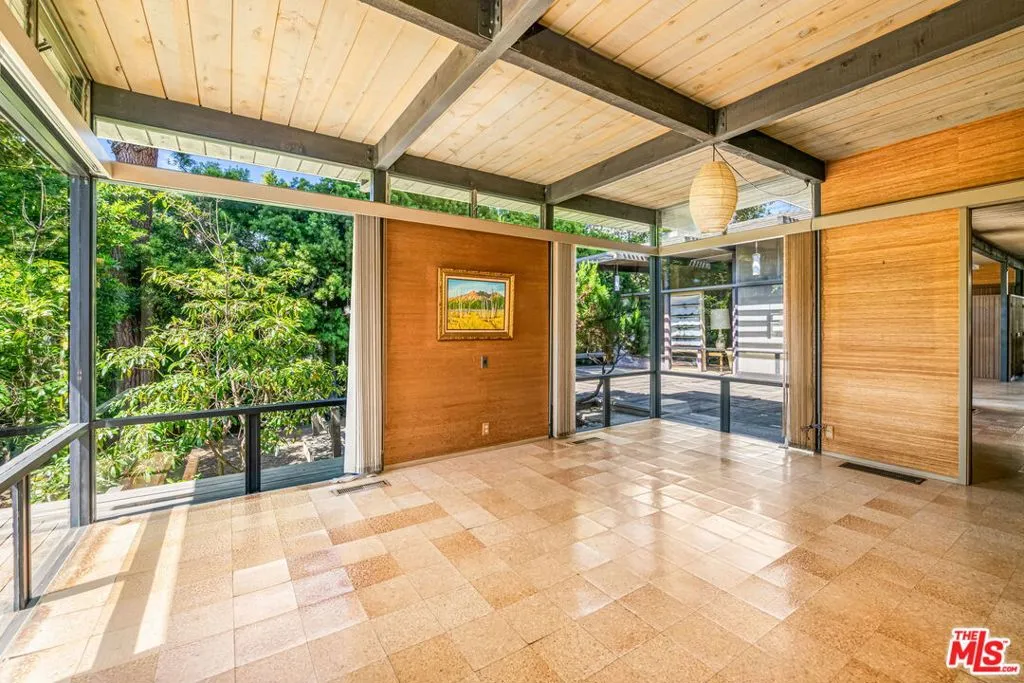 Santa Monica, California 90402, United States, 3 Bedrooms Bedrooms, ,3 BathroomsBathrooms,Residential,Active,133374