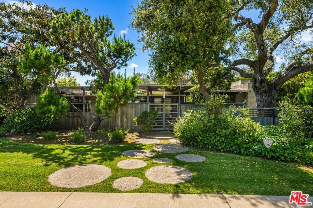 Photo of 671 San Lorenzo Street, Santa Monica, CA 90402 (MLS # 25536217)