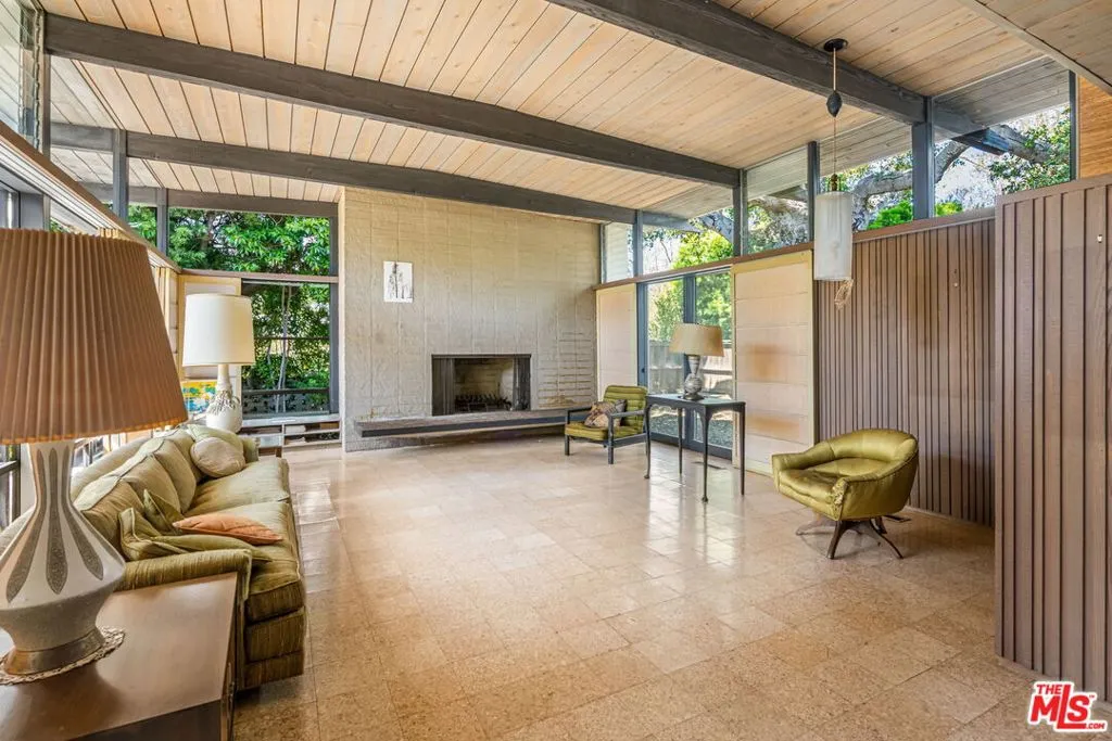 Santa Monica, California 90402, United States, 3 Bedrooms Bedrooms, ,3 BathroomsBathrooms,Residential,Active,133374