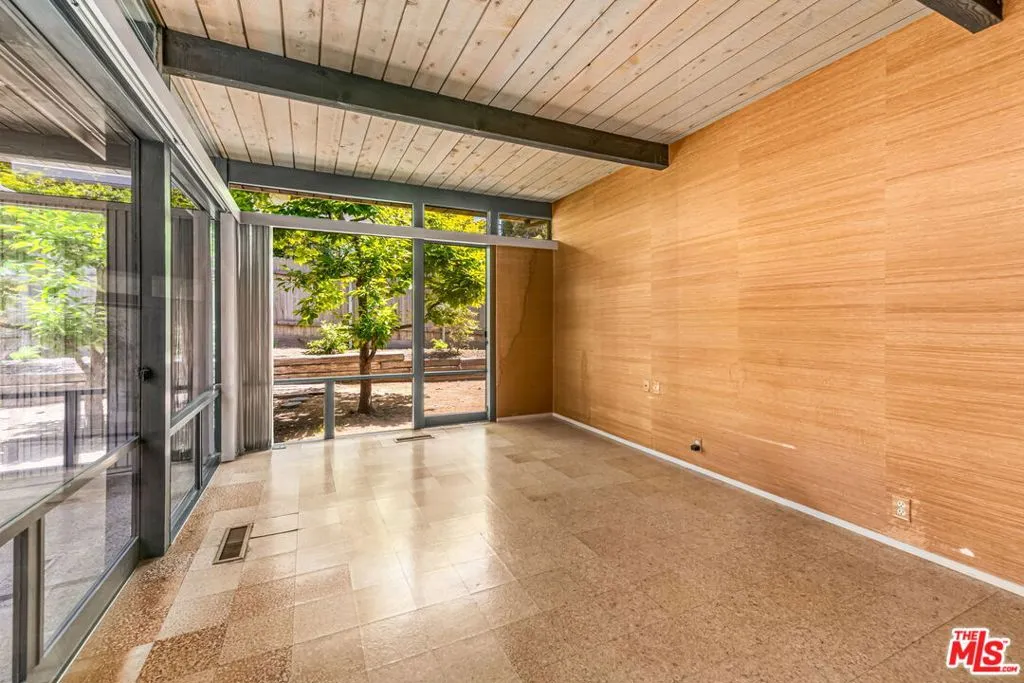 Santa Monica, California 90402, United States, 3 Bedrooms Bedrooms, ,3 BathroomsBathrooms,Residential,Active,133374