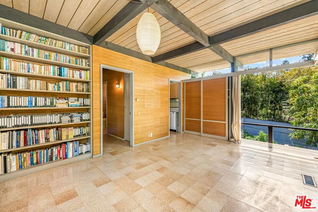 Santa Monica, California 90402, United States, 3 Bedrooms Bedrooms, ,3 BathroomsBathrooms,Residential,Active,133374