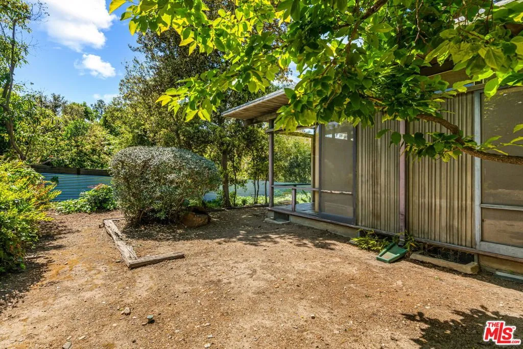 Santa Monica, California 90402, United States, 3 Bedrooms Bedrooms, ,3 BathroomsBathrooms,Residential,Active,133374