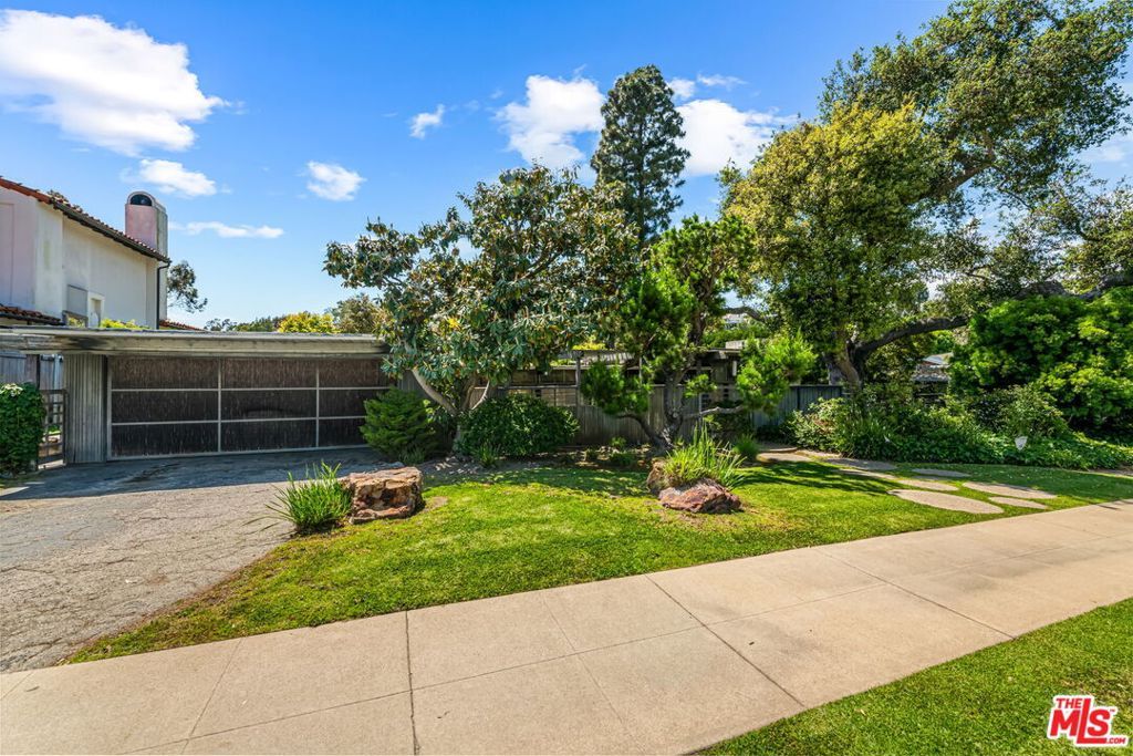 Photo of 671 San Lorenzo Street, Santa Monica, CA 90402 (MLS # 25536217)