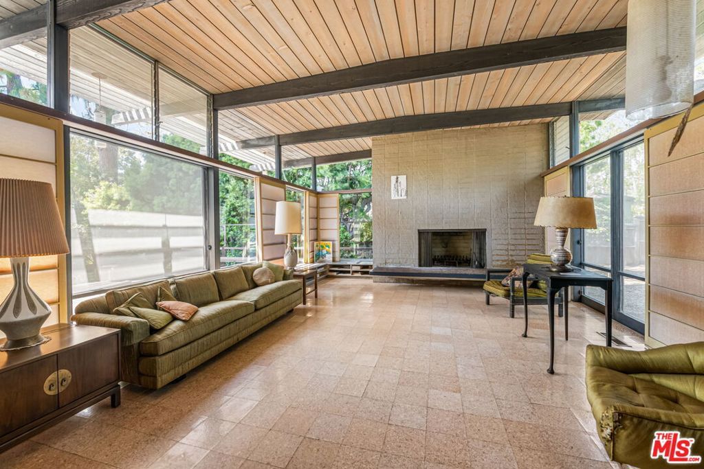 Photo of 671 San Lorenzo Street, Santa Monica, CA 90402 (MLS # 25536217)