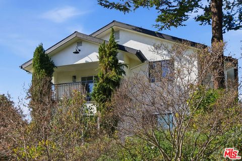 Photo of 1301 Angelus Avenue, Los Angeles, CA 90026 (MLS # 26654669)