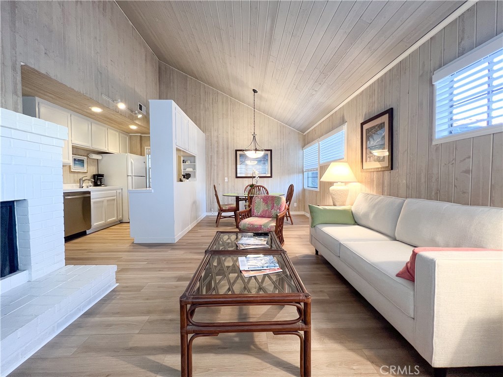 Step into coastal charm at 315 Diamond Avenue—your beautifully updated Balboa Island retreat. Just five homes from the serene sands of Ruby Beach, this light-filled 2-bedroom, 2-bath cottage offers the perfect blend of comfort and convenience. Inside, you’ll find brand-new wood flooring, freshly painted interiors, and upgraded countertops in both the kitchen and bathrooms. Vaulted ceilings elevate the space, while a cozy fireplace adds a touch of warmth for relaxing evenings.
Fully furnished and thoughtfully stocked, this home is turnkey and ready for your island lifestyle—whether it's a weekend escape or a long-term stay. Enjoy a 6-minute drive to downtown, stroll to Marine Avenue’s shops and restaurants, or hop on a bike for an adventure along the coast. With the Balboa Island ferry just moments away, everything Newport Beach has to offer is at your fingertips.