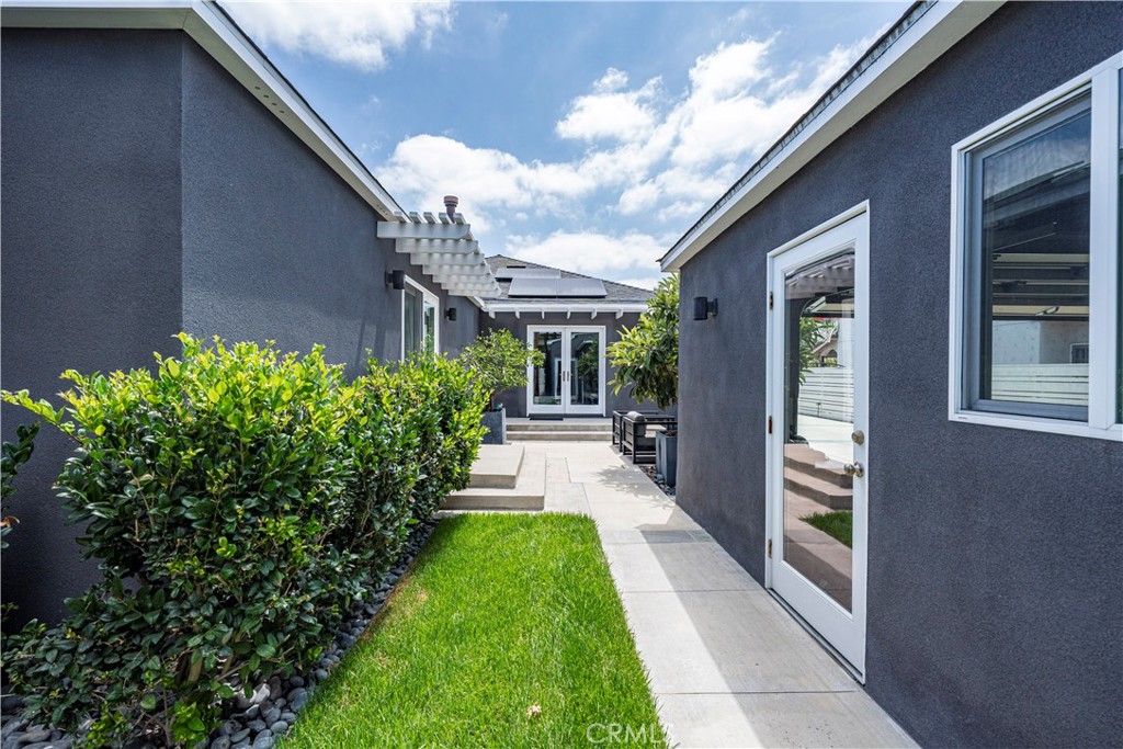 4557 Hazelbrook Avenue