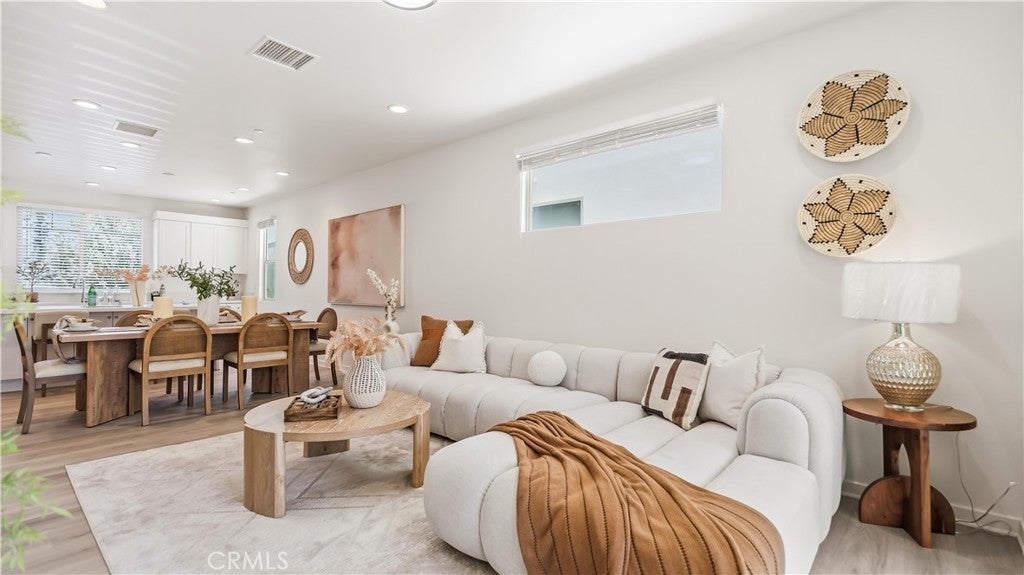 111 Episode, Irvine CA 92618 - Photo 17
