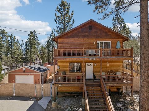 Photo of 879 Spruce Lane, Sugarloaf, CA 92386 (MLS # TR26101577)