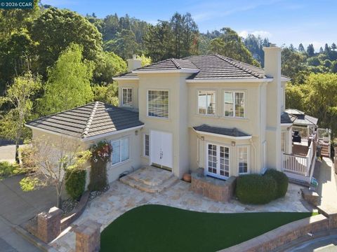 Photo of 1 Bay Forest Pl Pl, Oakland, CA 94611 (MLS # 41127634)