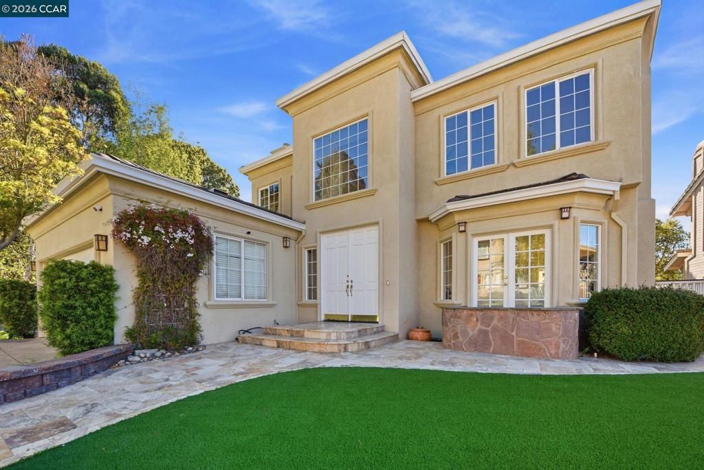 Photo of 1 Bay Forest Pl Pl, Oakland, CA 94611 (MLS # 41127634)